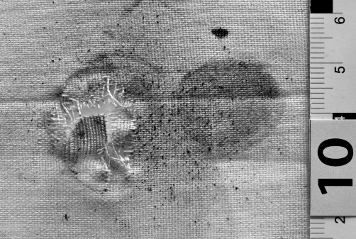 Повреждение бязевой мишени, причиненное выстрелом из МР-341 «Хауда»